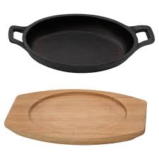 Dish Oval 24X17X4.5Cm Cast Iron With Handles & Wooden Board Rvt2023-219