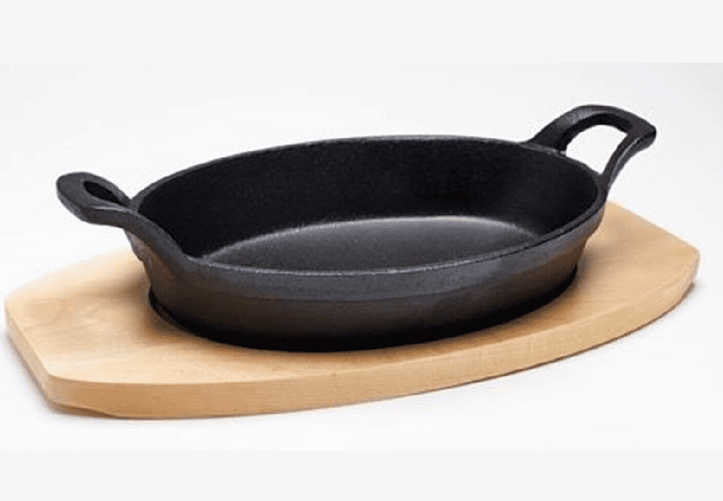 Dish Oval 24X17X4.5Cm Cast Iron With Handles & Wooden Board Rvt2023-219